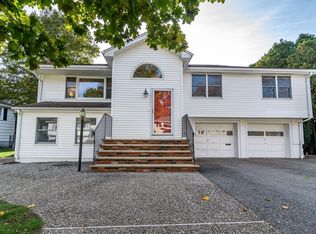 15 Mackintosh Ave, Needham, MA 02492