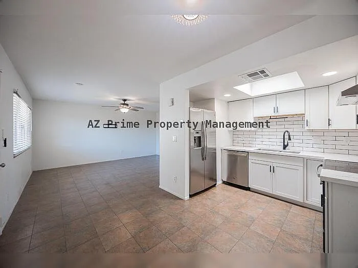 6008 W Augusta Ave — Photo 11