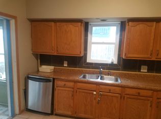 754 W 5th St, Dubuque, IA 52001