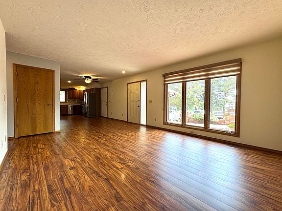 4th image of 1 Indian Hills Dr