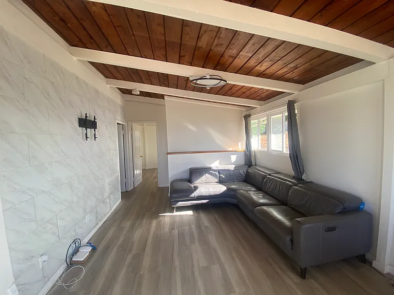 Akaula St — Photo 2
