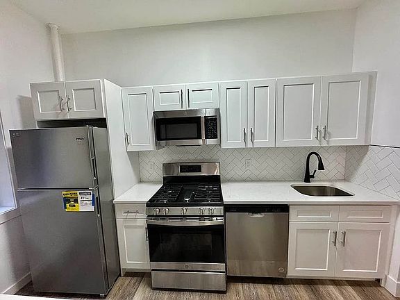 3rd image of 250 Crown St APT 1