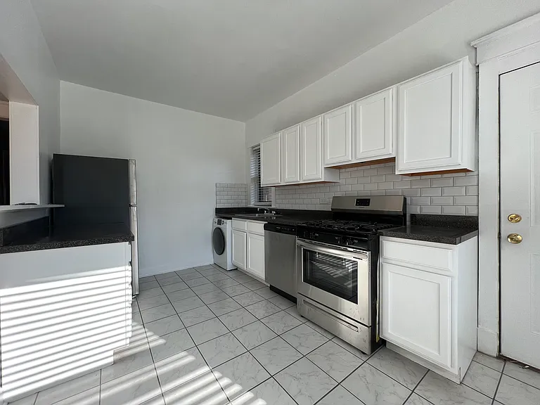 2918 N Clark St #2 — Photo 8