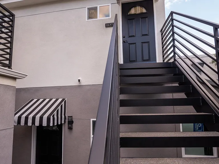 1637 1/2 N Allen Ave — Photo 2