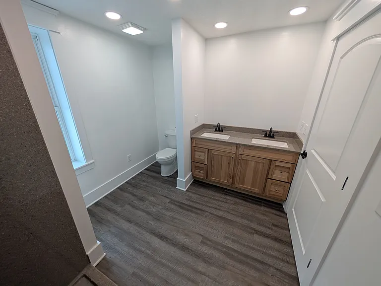 1003 Commercial St — Photo 12