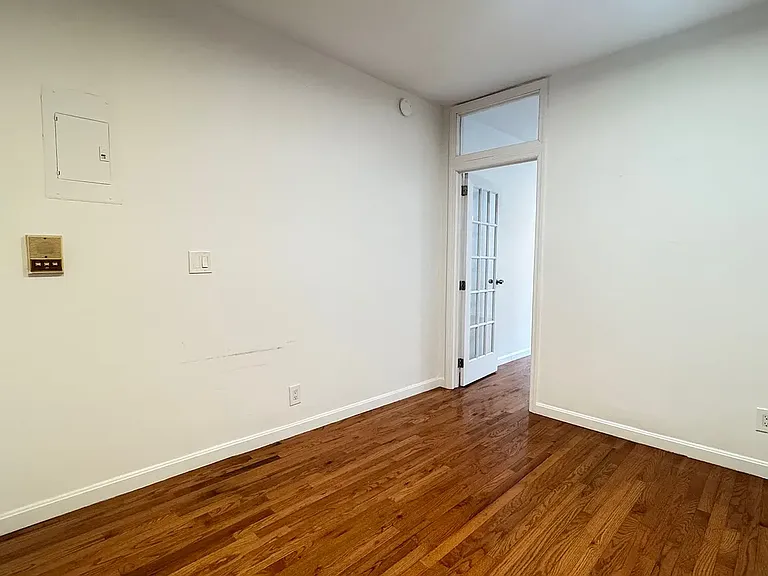 308 E 6th St #5 — Photo 6