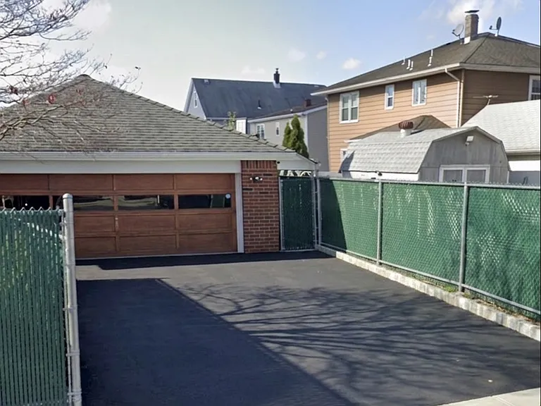 Madeline Ave — Photo 24