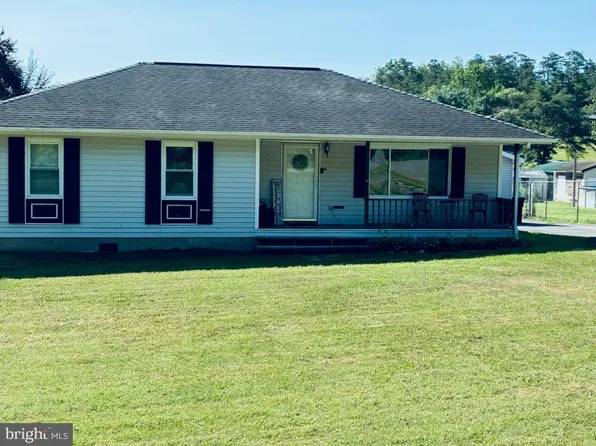 102 Wishbone Cir, Hedgesville, WV 25427