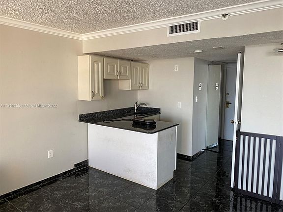 5th image of 555 NE 15th St APT 406