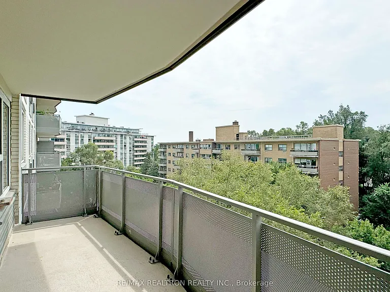 10 Shallmar Blvd #607 — Photo 17