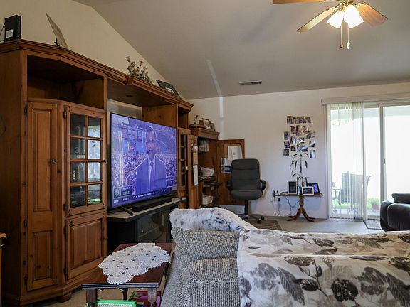 3rd image of 17 Blue Heron Ct