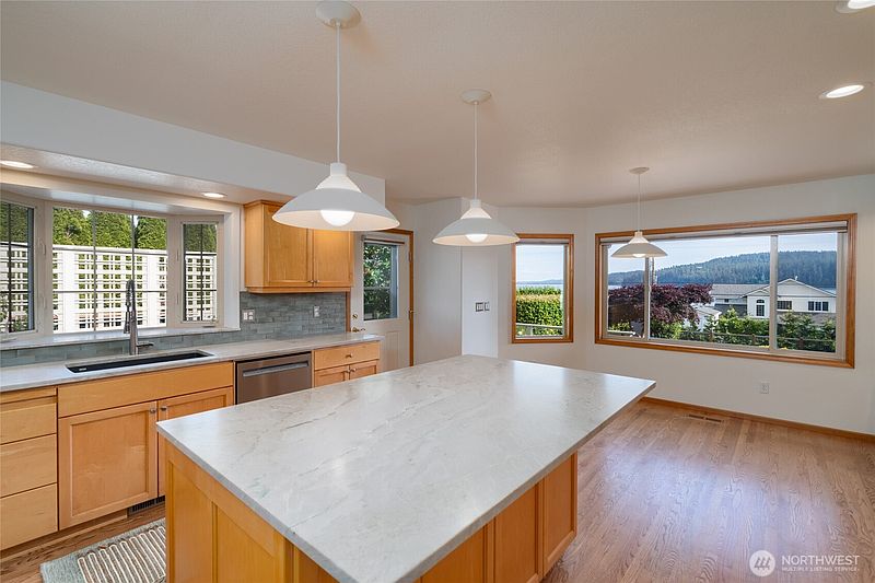 3rd image of 6404 Warren Street