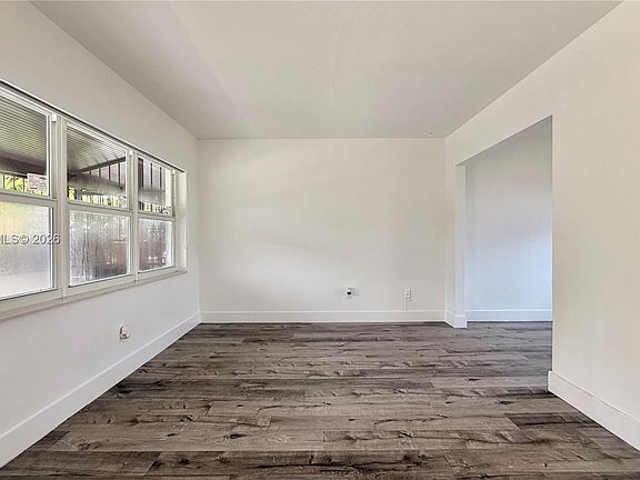 5th image of 115 NW 118th St #115