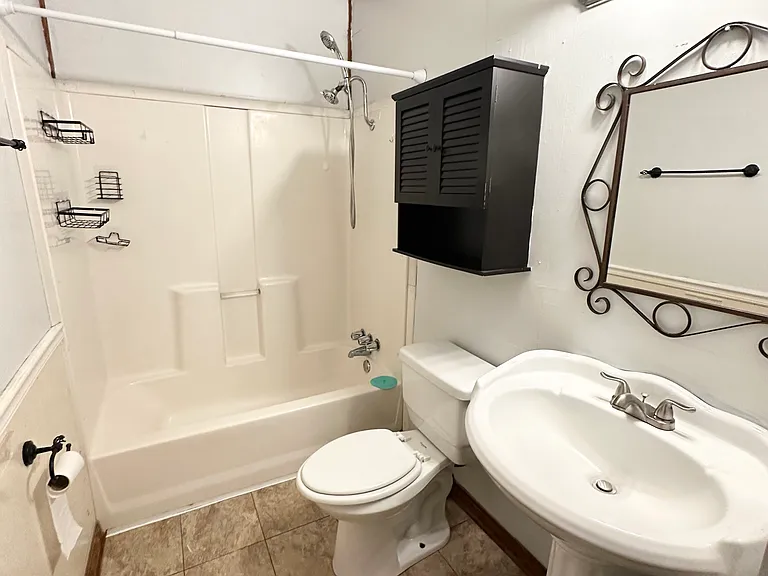 113 Thelma Dr — Photo 8