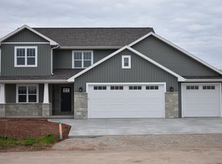 W6050 Zach St, Menasha, WI 54952