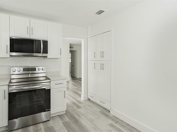 3rd image of 18625 NW 22nd Ct