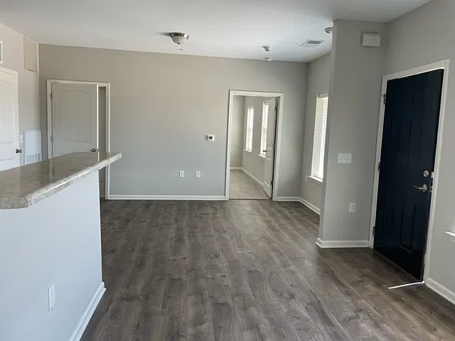 2 bed, 990 sqft, $1,485 — Photo 3