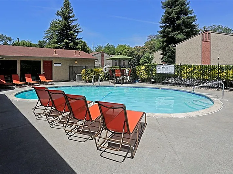 Acacia Apartments — Photo 23