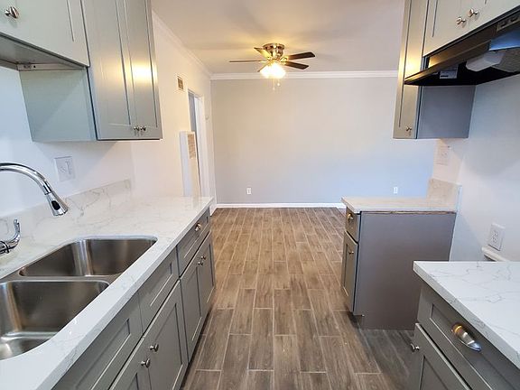 4th image of 11416 Miranda St #18