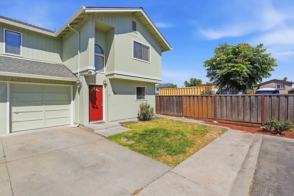 3 bed, 1.5 bath, 1346 sqft, $3,600 — Photo 2