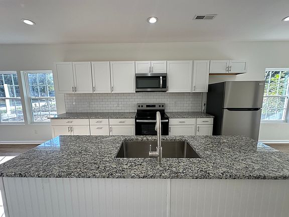 5th image of 2648B Leeds Ave