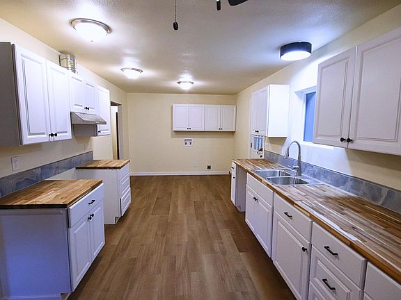 3rd image of 533 Live Oak Dr