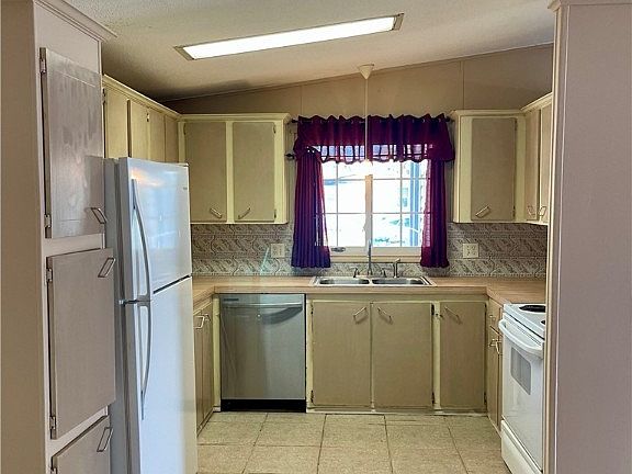 4th image of 2470 Farrance Ct