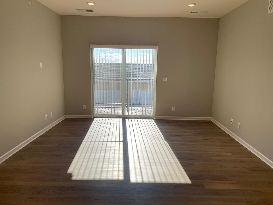 2nd image of 18743 Oakmont Dr #212