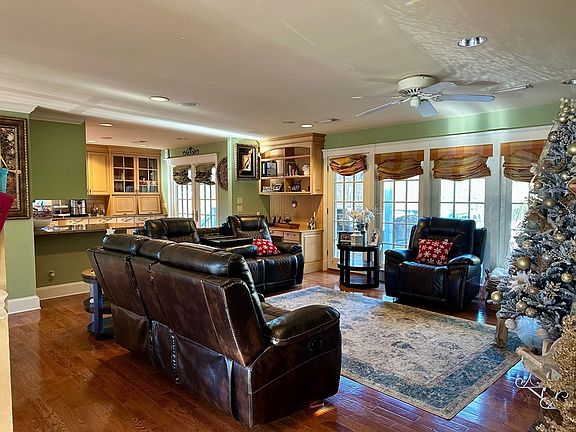 3rd image of 1268 Highland Dr