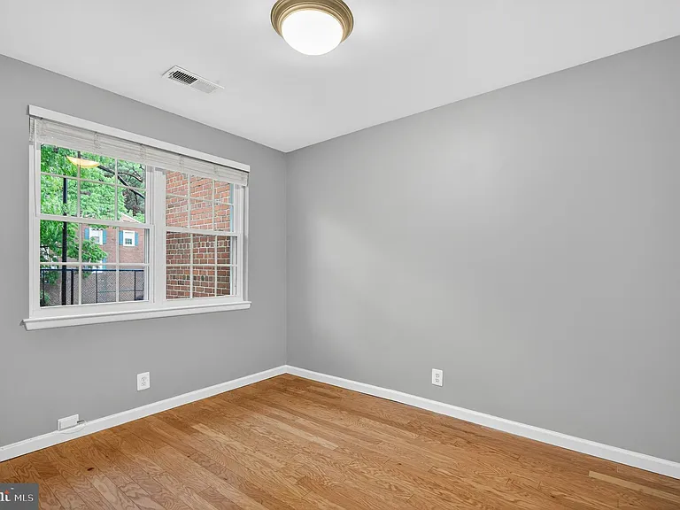 2812 S Wakefield St #D — Photo 11