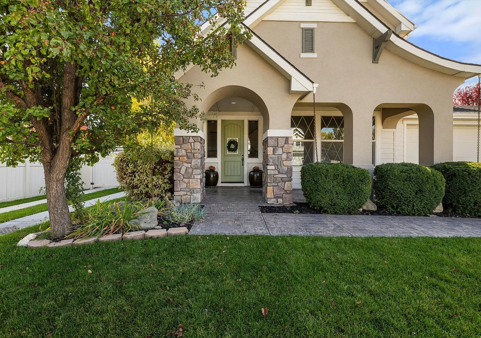 Spacious 5-Bedroom Home (plus bonus room) on Acre in Bridgetower Rare Meridian Rental! — Photo 3