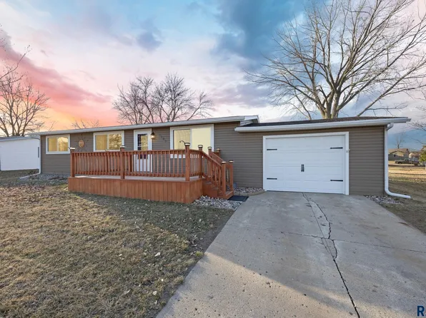 1105 W Main St, Beresford, SD 57004