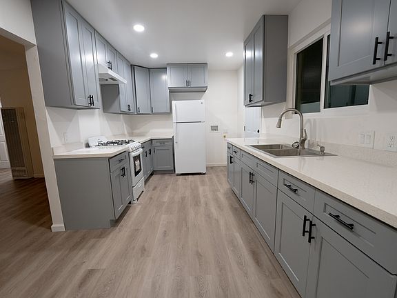 2nd image of 1300 W 109th St #1