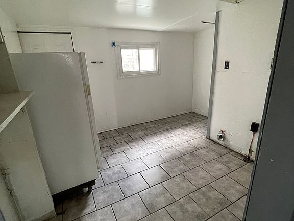 4th image of 2258 E Allegheny Ave