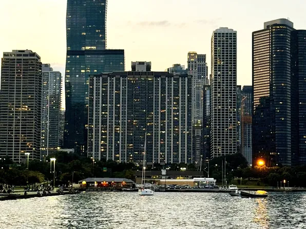 400 E Randolph St APT 1510, Chicago, IL 60601