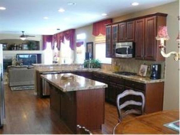 3rd image of 42345 Forest Oaks Dr