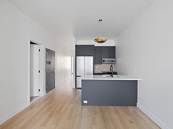3rd image of 779 Franklin Ave #1