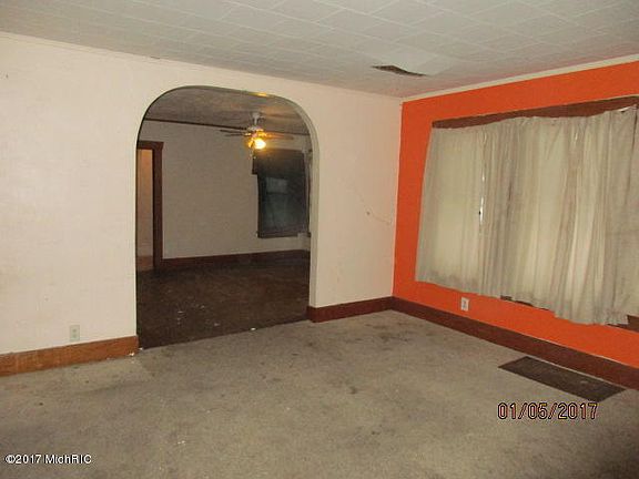 2nd image of 524 E Empire Ave