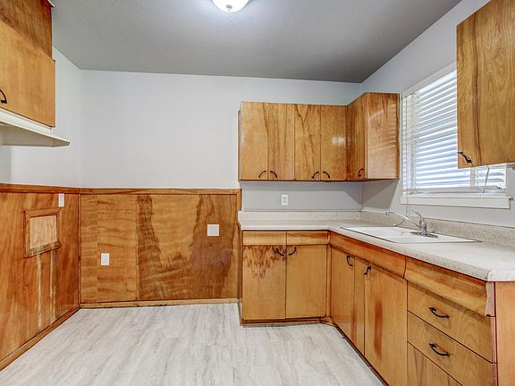 4th image of 5039 Benham Dr