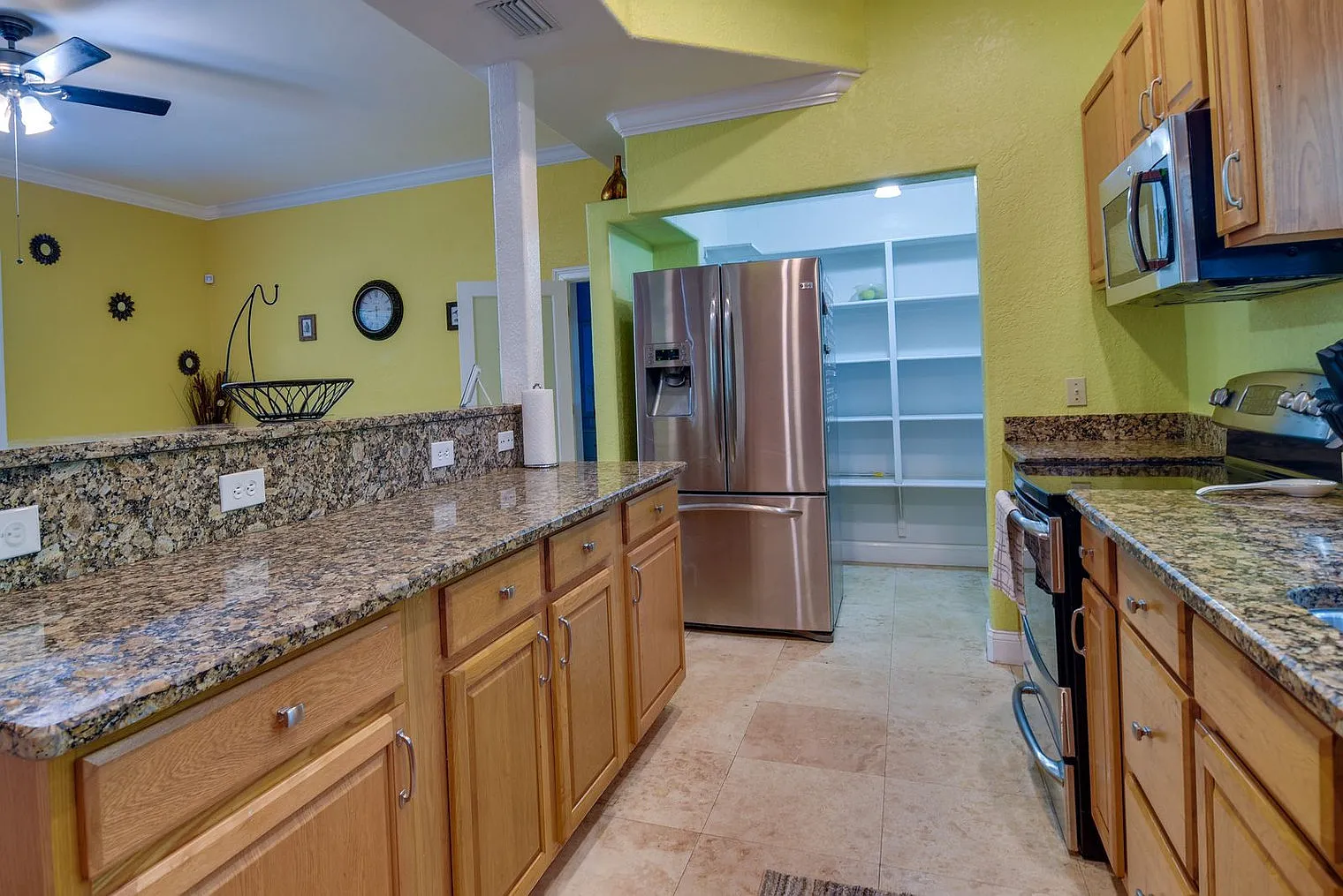 2 bed, 2.0 bath, 1894 sqft, $3,290 — Photo 4
