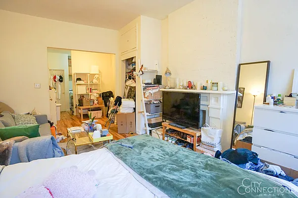 Rented by City Connections Realty | media 16