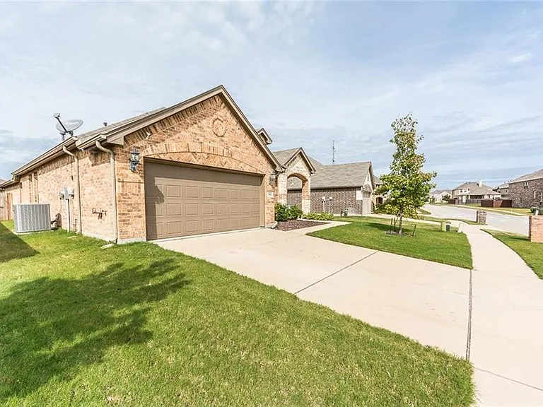 508 Cypress Hill Dr — Photo 2
