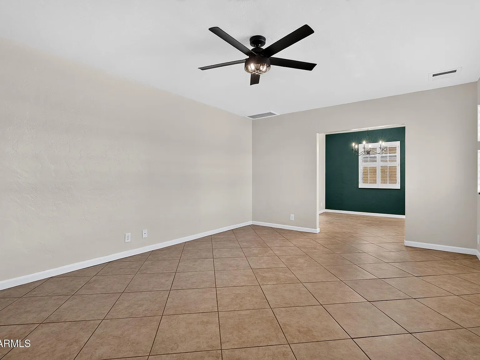 3 bed, 2.0 bath, 1561 sqft, $3,000 — Photo 4