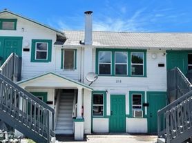 218 N Oleander Ave - 1