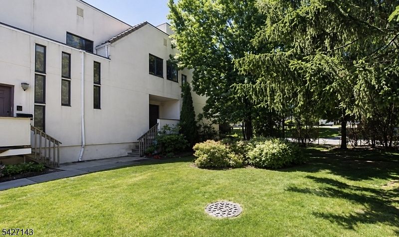1st image of 33 Cerone Ct
