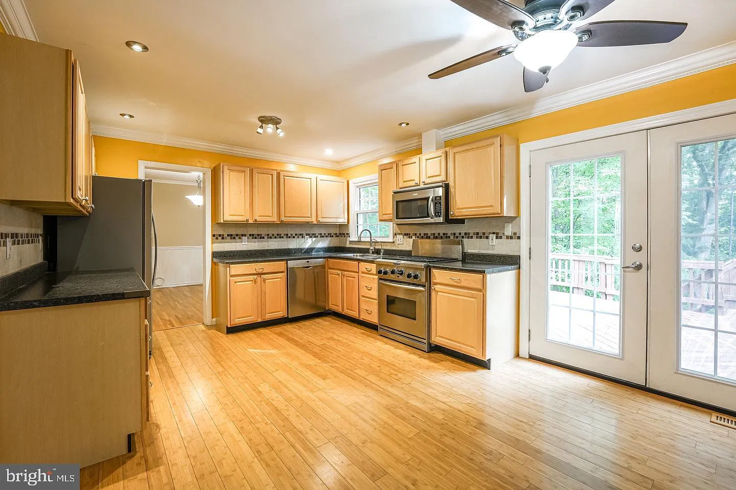 4 bed, 2.5 bath, 2467 sqft, $4,000 — Photo 3