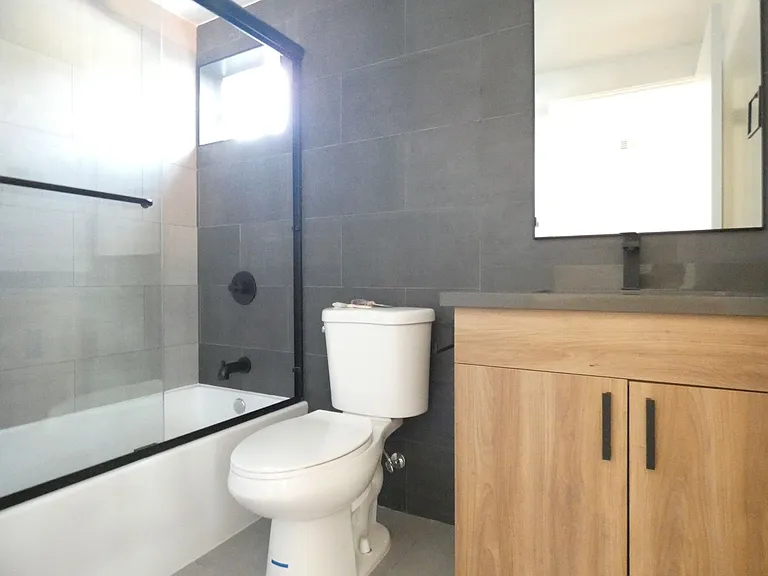 6034 Craner Ave — Photo 21