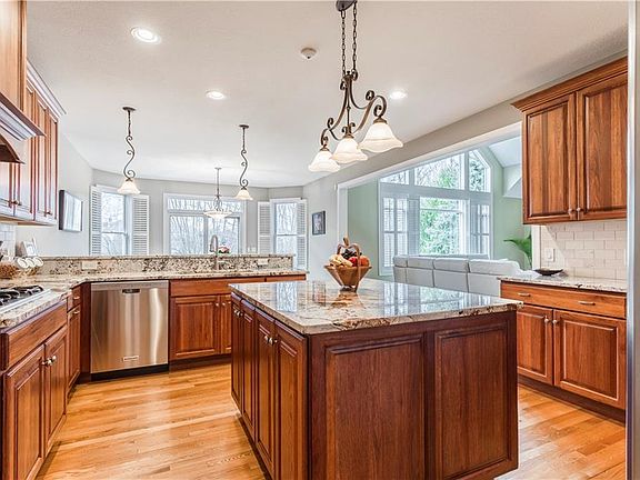 4th image of 38015 McDowell Dr