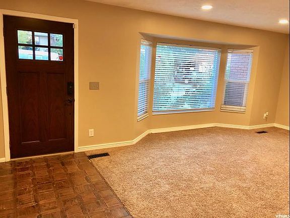 4th image of 2165 E Somerset Dr