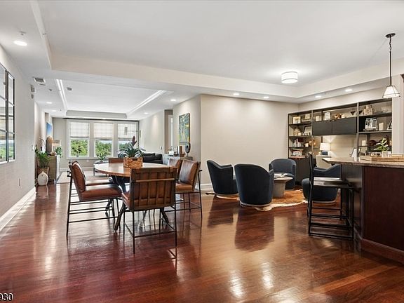 2nd image of 40 W Park Pl #513
